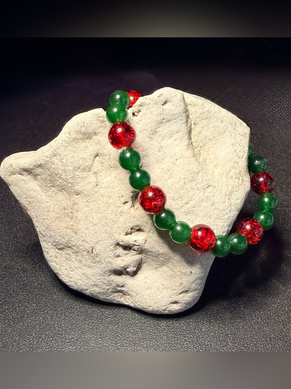🎄Handmade🎄Red and Green Beaded Stretch Bracelet